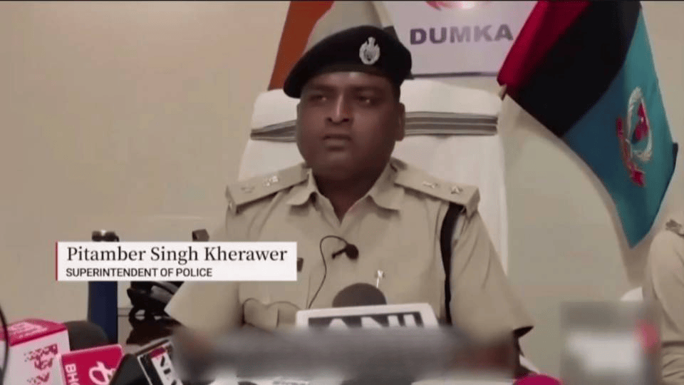 竟然夸赞印度是“伟大国家”她到底怎么了？瓦力棋牌美女网红印度遇袭遭被8人侵犯事后(图6)